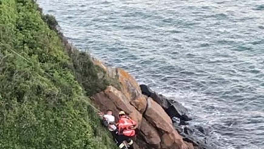 St Catherine's ILB assists casualty that had fallen on to rocks at Gorey image2