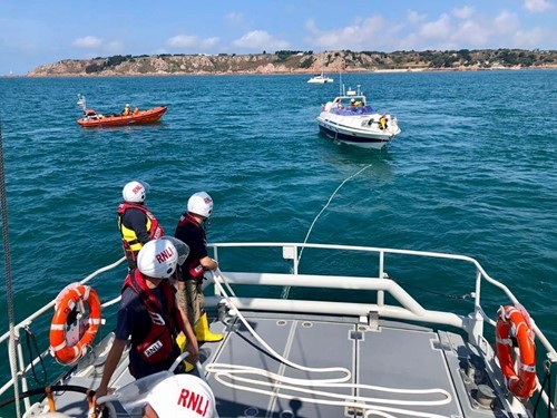 St Helier ILB assists pleasure boat with engine problems image2