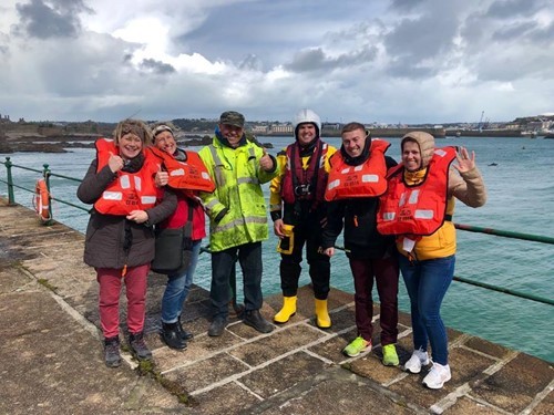 4 People Trapped On Elizaebth Castle