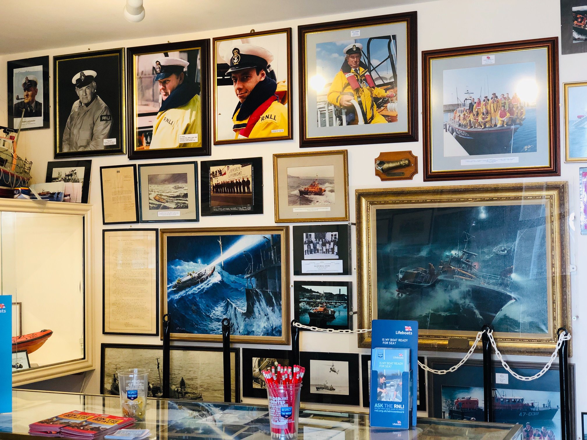 56424365 2731616226855456 8577752329581756416 O